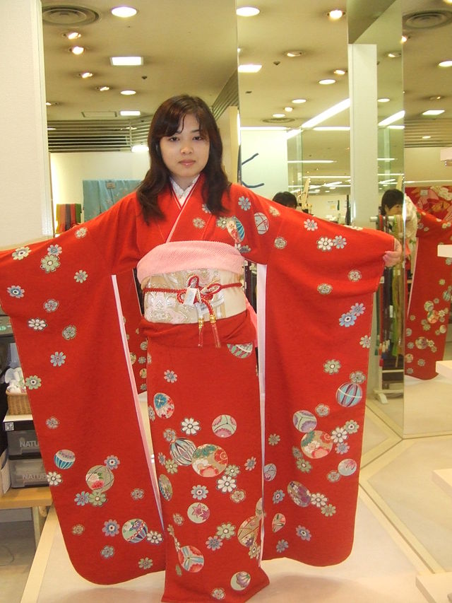 https://upload.wikimedia.org/wikipedia/commons/thumb/c/c7/Furisode.JPG/640px-Furisode.JPG